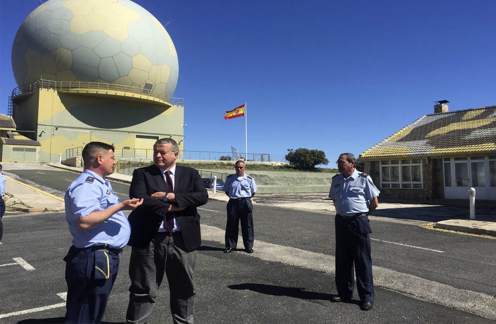 El delegado del Gobierno Francisco Bernab visita las instalaciones del Escuadrn de Vigilancia Area de Sierra Espua EVA 13